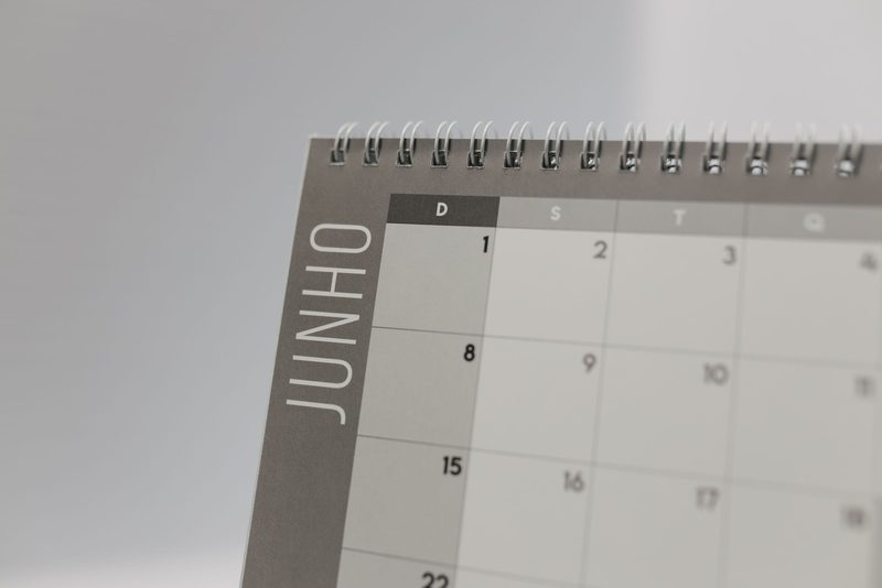 Kalender- und Buchverlage – Stanzbögen ausbrechen lassen bei APOOL WERKE